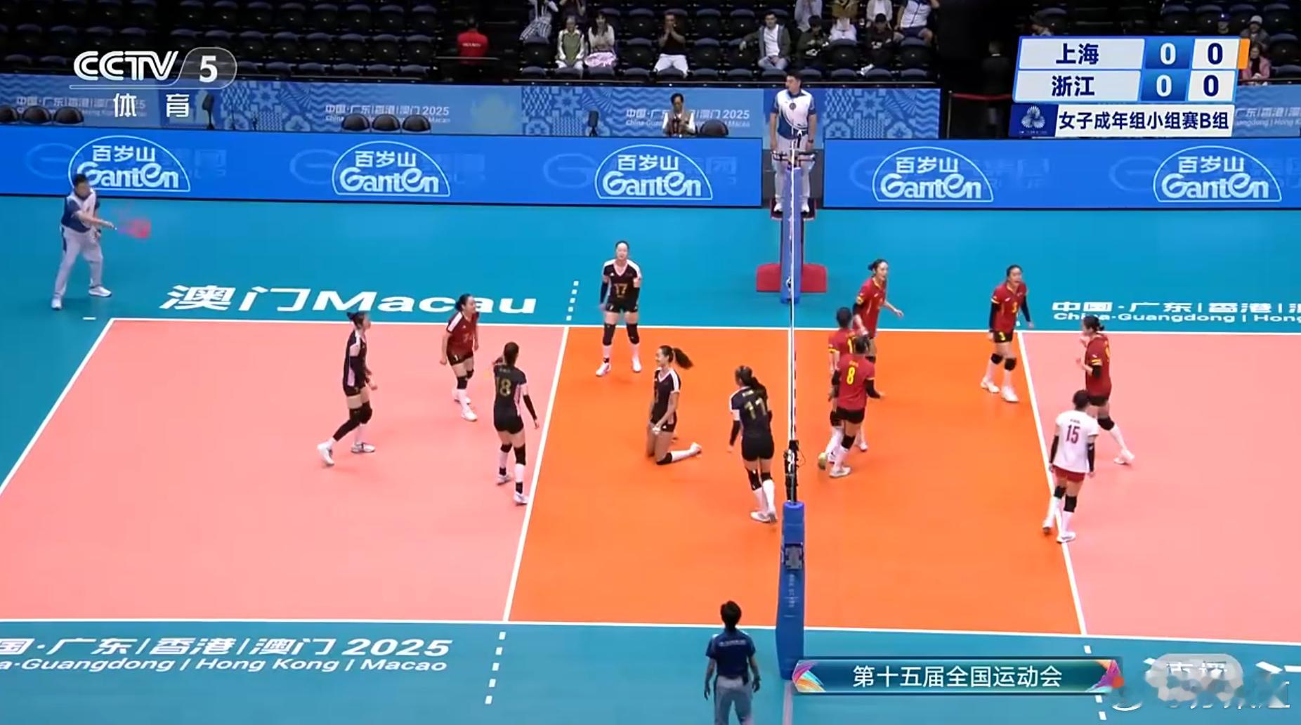 第十五届全运会上海女排上海女排vs浙江女排开始了，不过一上来比分板就坏了……不干