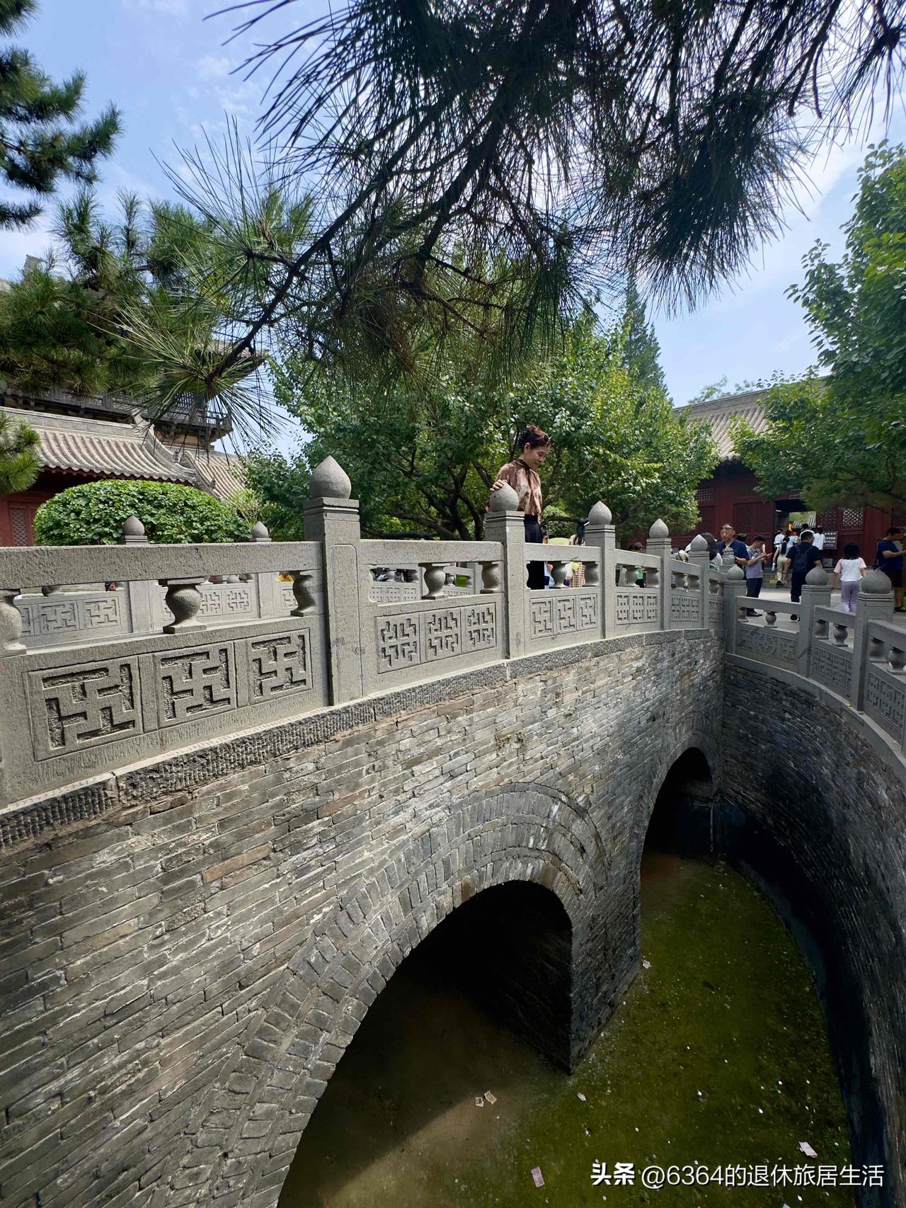 退休后，走了不少地方，海外街头巷尾，国内山山水水，总觉得自己是风景的旁观者。今天