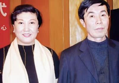 2005年，高秀敏突发疾病去世，留下了丰富的财产和巨额存款。然而，她的长期伴侣何