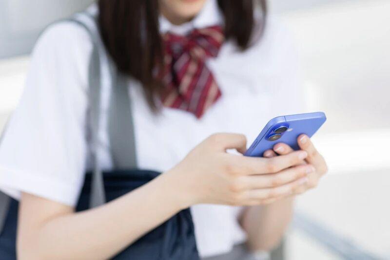 转账百万，未见一面！16岁少女织就网络情网骗190万终获刑

一张盗用的网络美照