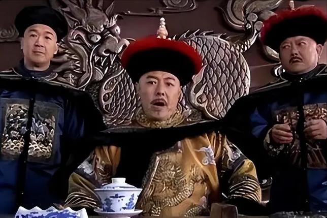 一道对联，把满朝文武全给整沉默了。乾隆吃着西瓜，随口出了个上联："坐北朝南吃西瓜