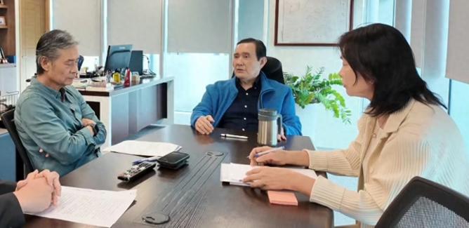近期网络上关于高龄公众人物健康状态的讨论层出不穷，这场闹得沸沸扬扬的失智传闻，终