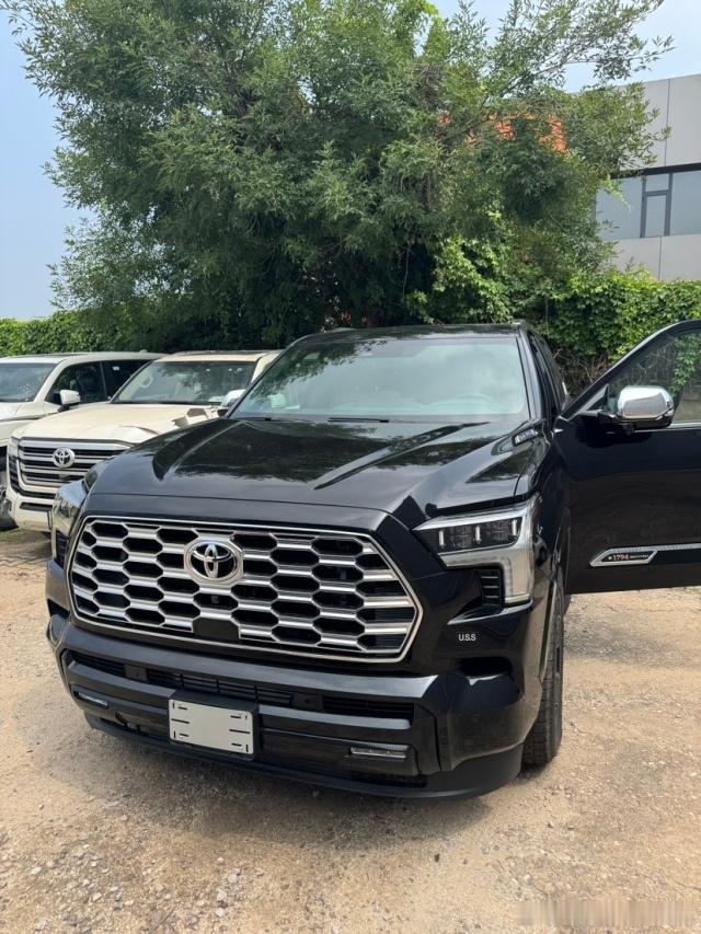 丰田的经典棕色内饰1794版本，在红杉上也有了！红杉 26款 3.4T 混动 1