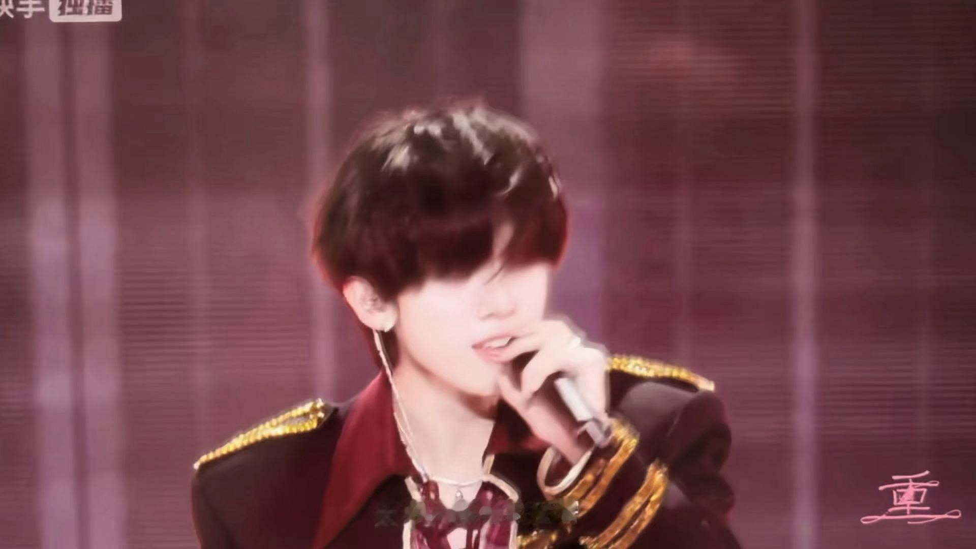 “拼命的往前，听不到救援”“太多人想看我受害”“用新的幸福把遗憾包着”我，呃，我