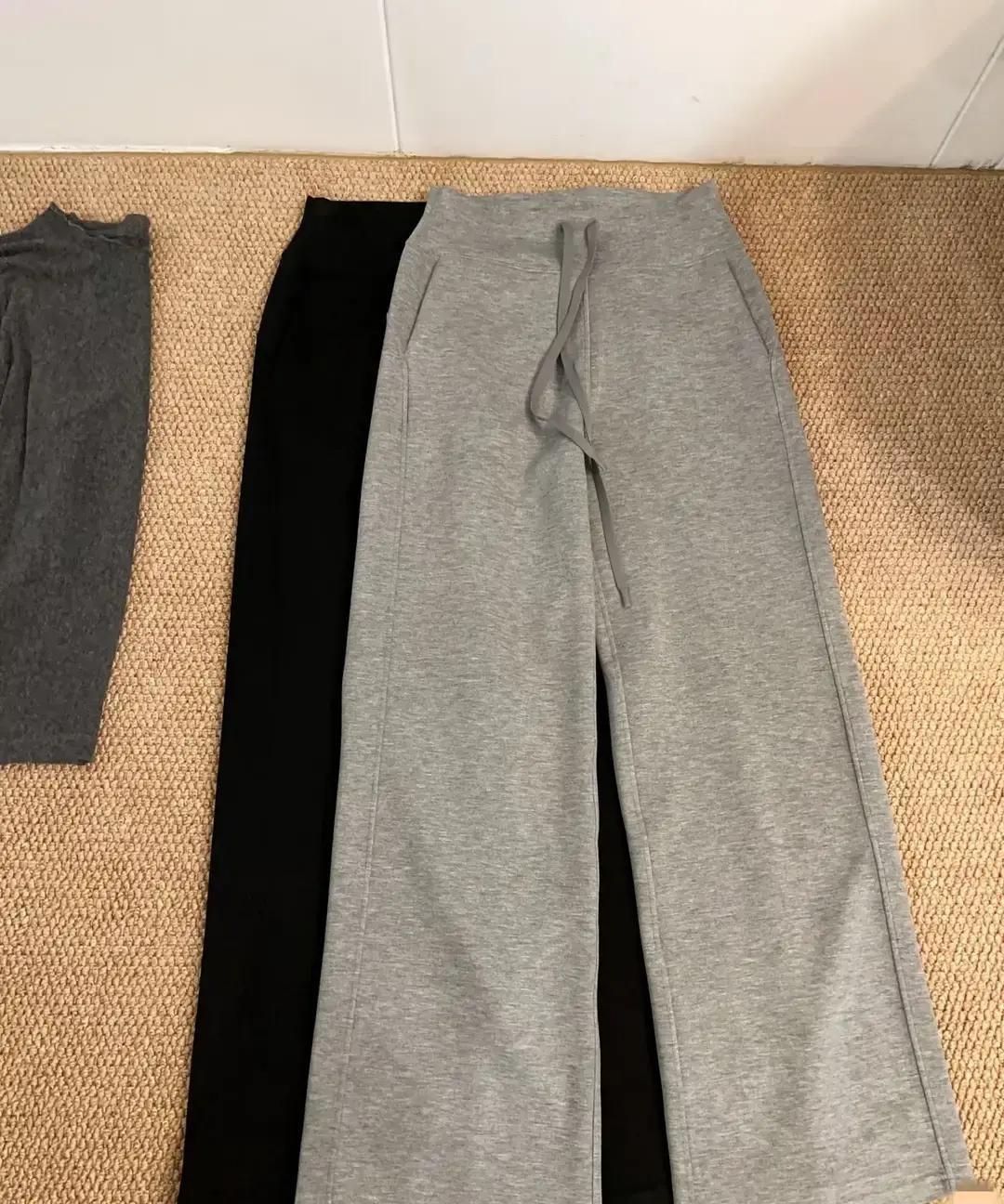 我那条老蓝裤穿了五年，线头都没掉一根。
上周刷抖音看见它家断码，三十多块秒一条。