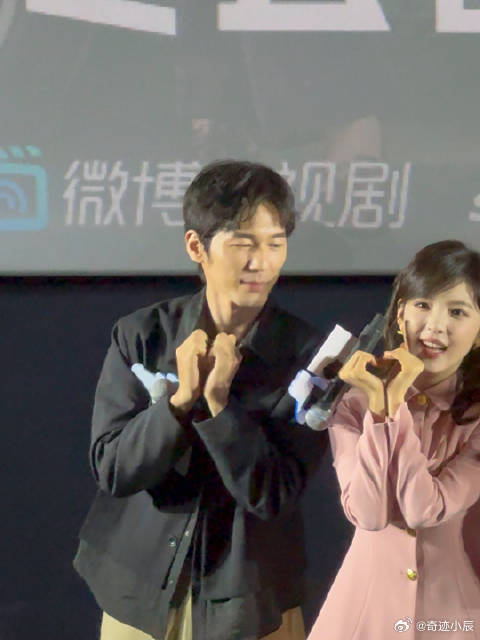 白宇饭撒猛火现炒白宇这饭撒也太真实了，猛火现炒现学现卖，比心直接比成小拳头，笨拙