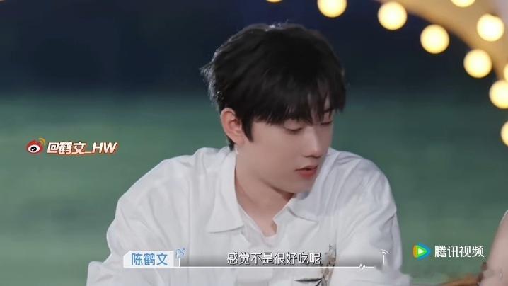 心动9最不吃女嘉宾捧场之人心动的信号 思思说“好吃的”，鹤文说“不好吃”，柏涵说