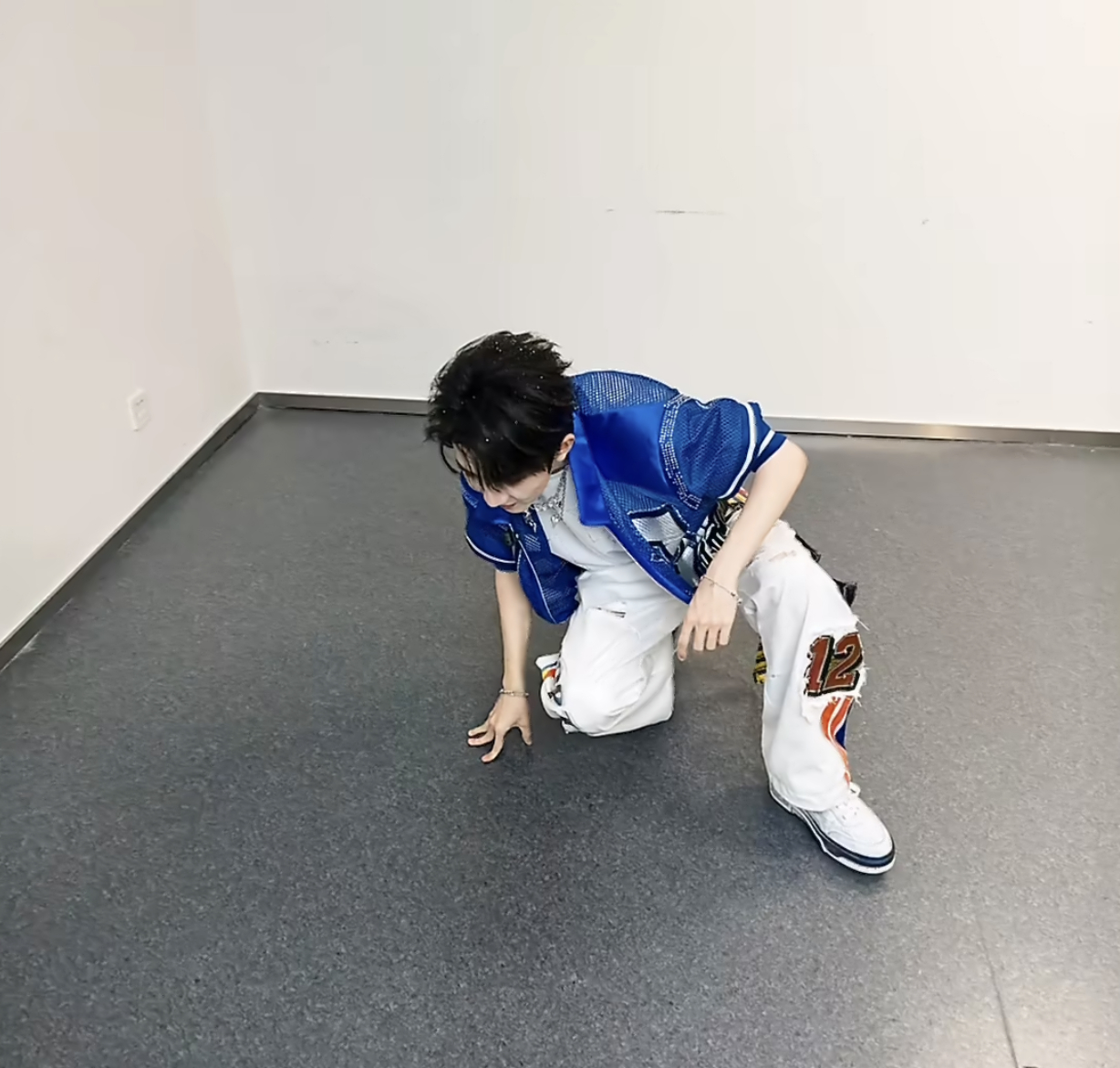 你是说闭眼盲拍都能把马嘉祺拍成这么帅吗 