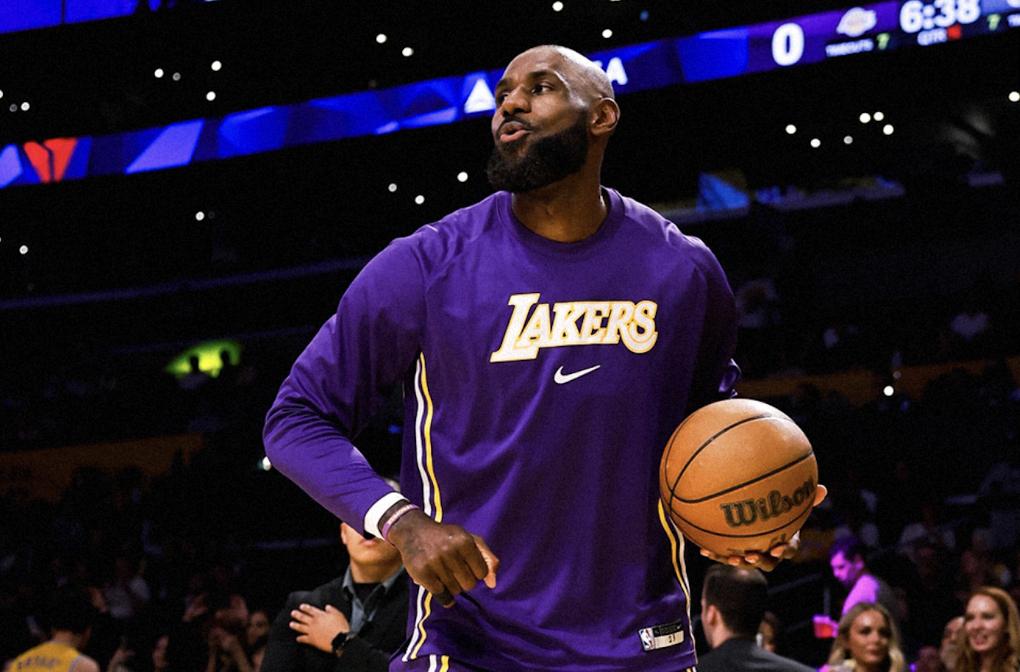 理性讨论，球员状态不变的情况下，东契奇和文班互换，文版能带老詹和湖人进西部前五吗