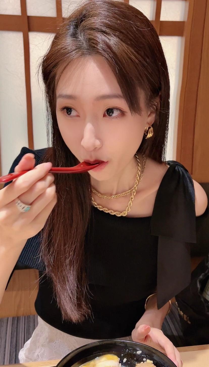 珠宝是给人戴的，珠宝因为自信美丽的各位变得更有价值