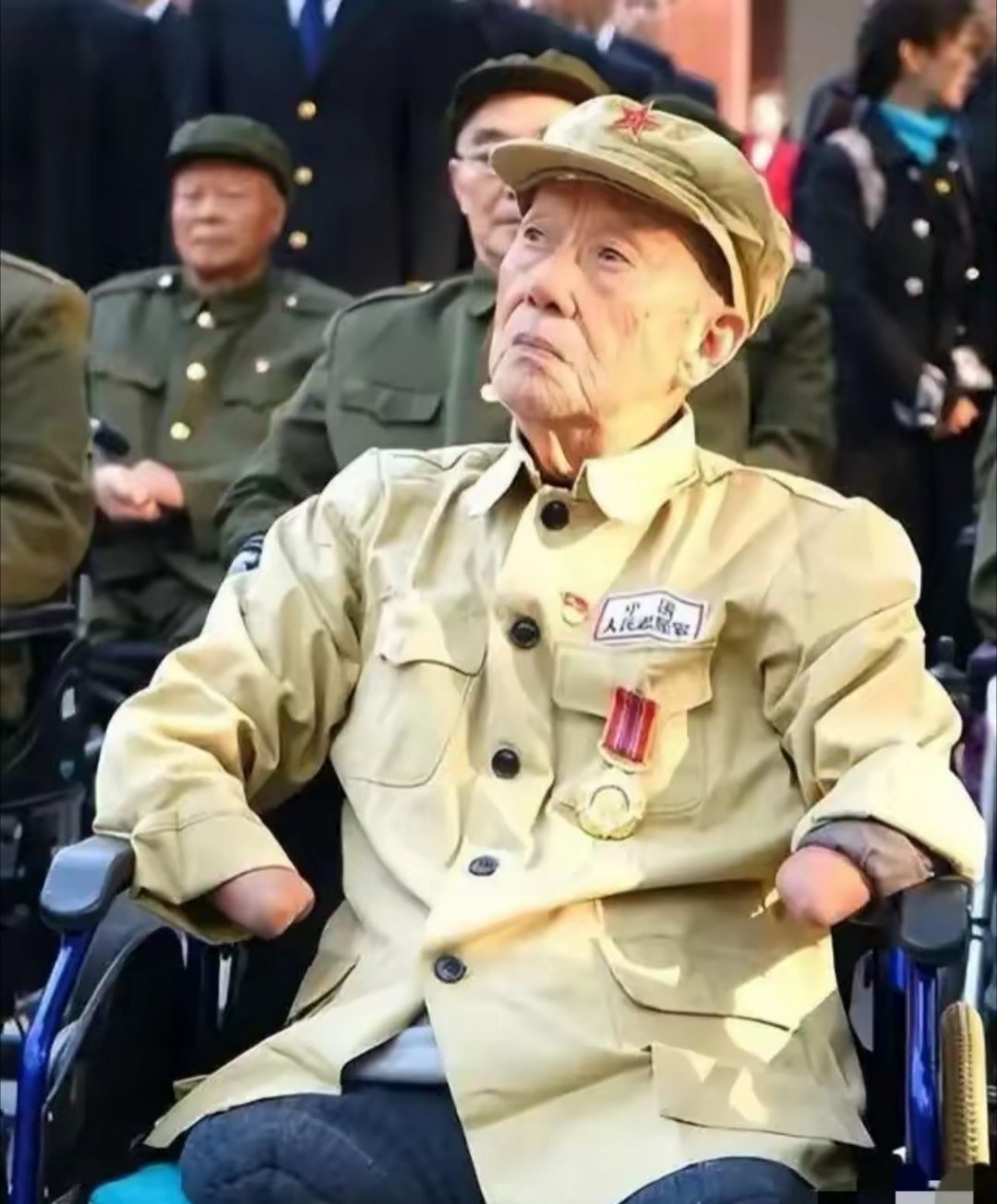 “冰雕连”幸存者周全弟老英雄。致敬！铭记历史