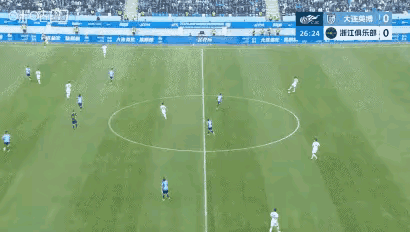 想吃巧克力小蛋糕不，阿奇姆彭5场3球1助，3比0浙江1射1进球，能突能传能进球！