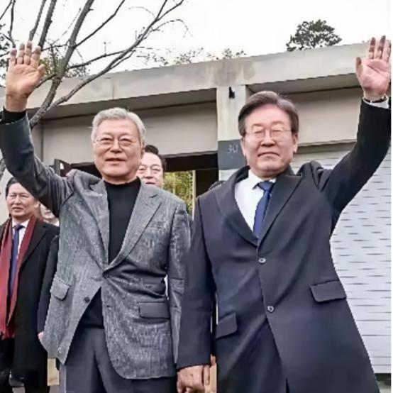 李在明 ，高！实在是高！万万没想到，总统李在明竟然邀请前总统 文在寅 回访 青瓦
