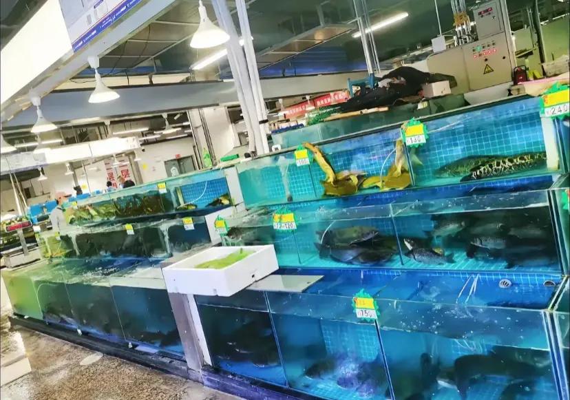 最近，一位朋友从事海鲜生意的经历让我深感担忧。他告诉我，在他所在的海鲜市场，顾客