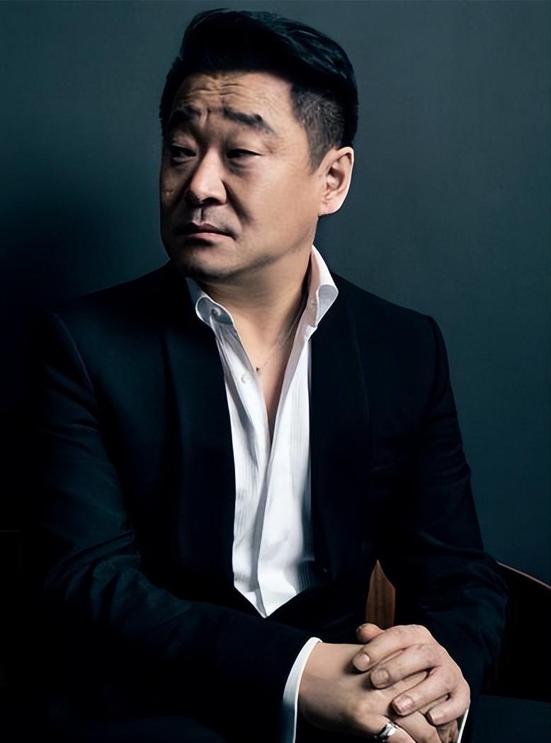 演员，王景春，拍摄天长地久，见到了小演员王源，一阵嘈杂，门外都是王源的粉丝，长枪