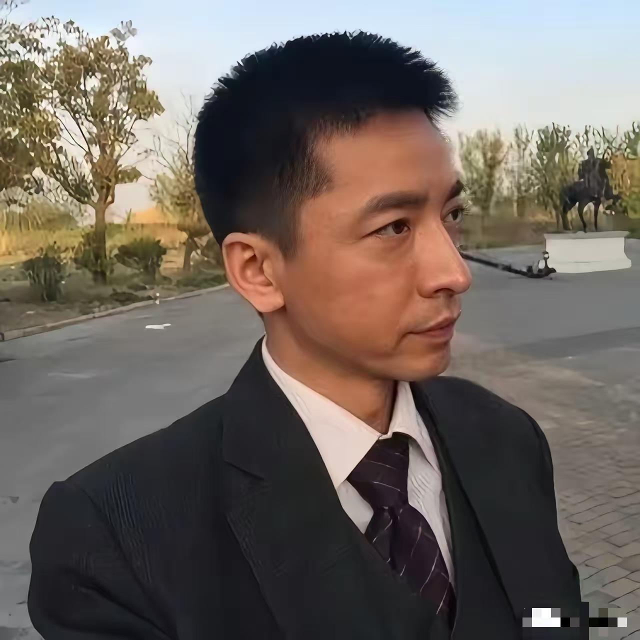 艺考生和明星都该看看王鑫的事了
不然真以为资历和名气能当免罪符
王鑫是中戏表演系