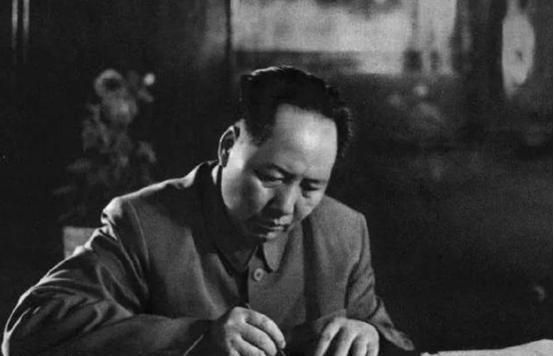 1960年缅甸请求中方越境剿匪，毛泽东斩钉截铁：谁敢越红线就要掉脑袋！
1958