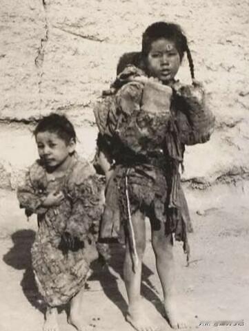 看看外国公使拍的晚清老照片，真的破防了！

1860年外国公使入驻北京后，
镜头