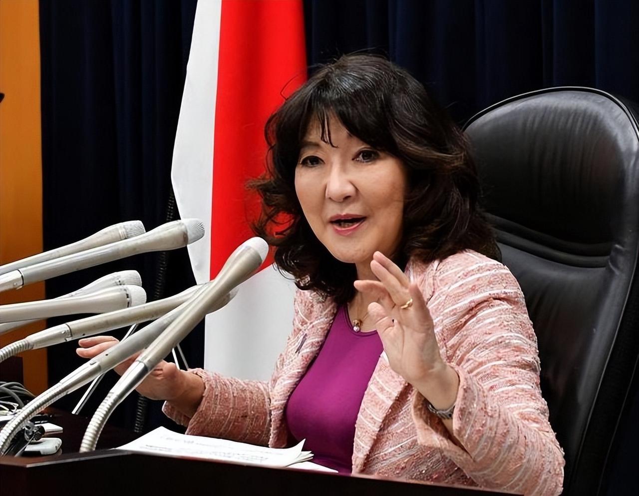 日本女财相发出重磅警告！随时对暴跌日元采取大胆行动！据彭博社6月19日报道，日本