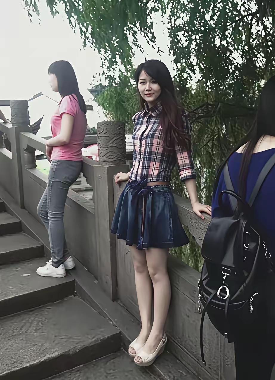 女人,是美貌重要,还是气质重要?旅游景点的快乐时光。