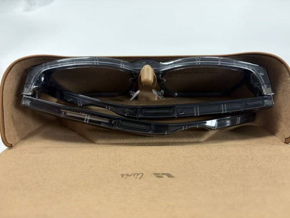 AI眼镜的火，烧到了车圈