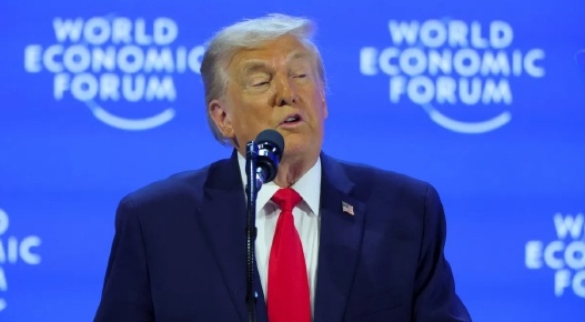 【特朗普称暂时不会对欧洲8国加征关税】据新华社，美国总统特朗普21日在瑞士达沃斯