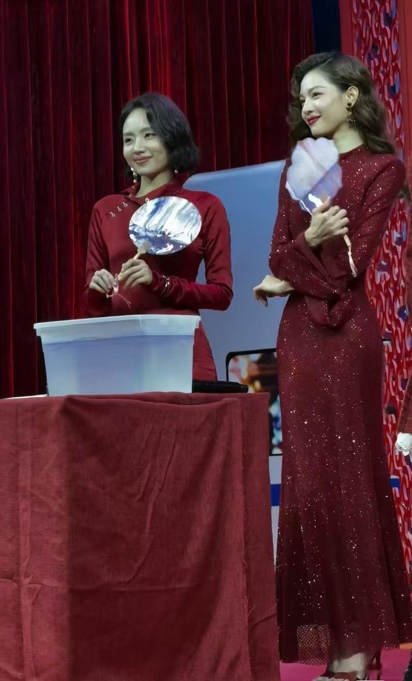 刘惜君钟楚曦蛇年春晚同台  期待已久的同台终于来了！刘惜君与钟楚曦在蛇年春晚的舞