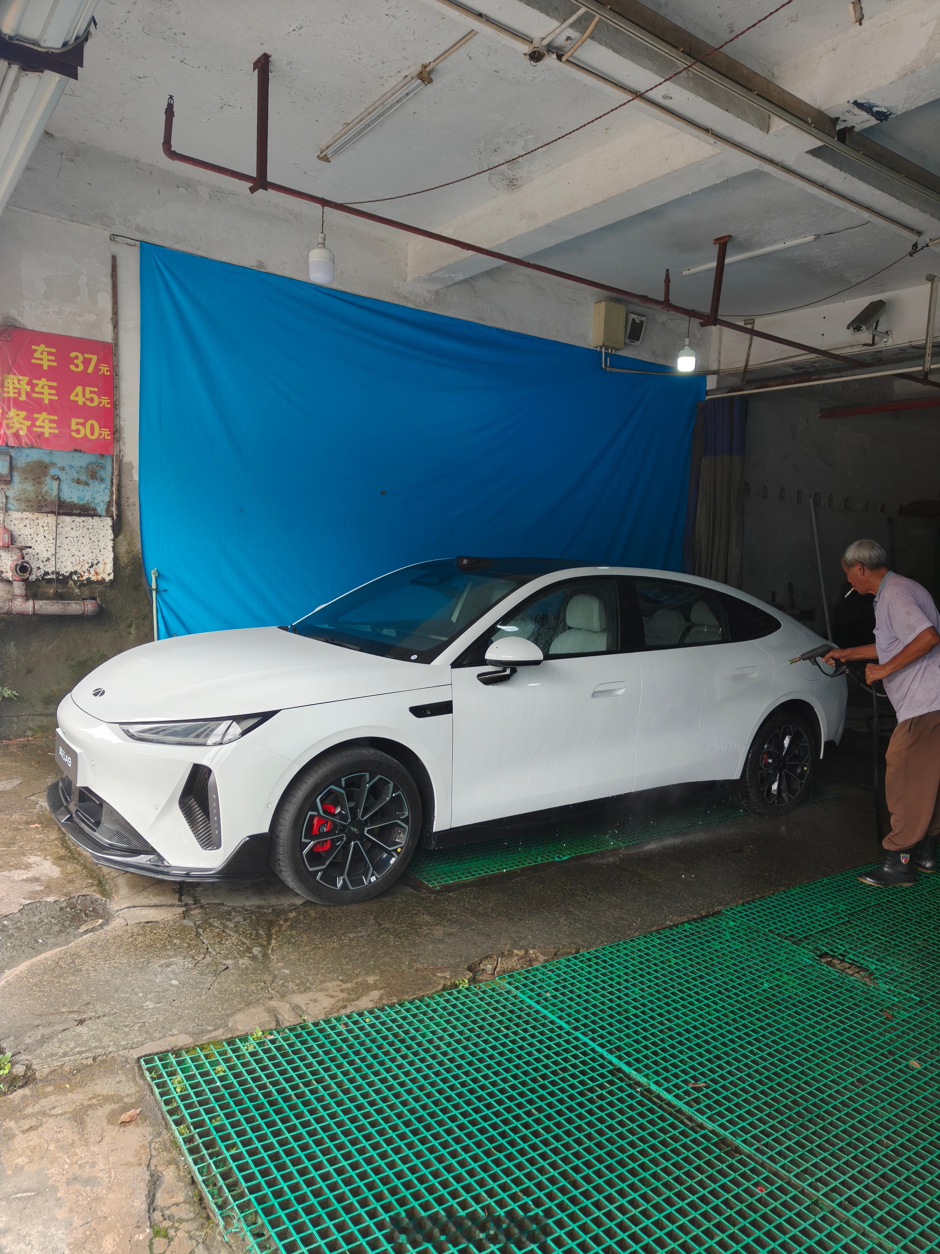 带风云a9 洗个车，再去拍美照 ​​​