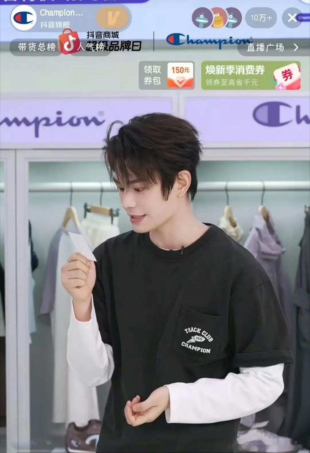 热点里刷到才知道丁禹兮今天有直播！真的帅！而且他人气活粉好厉害，在线都10万＋到