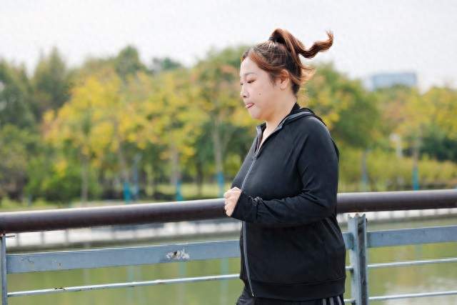 年龄越大，越要在意体重?医生:60岁后，体重保持在这个范围更好