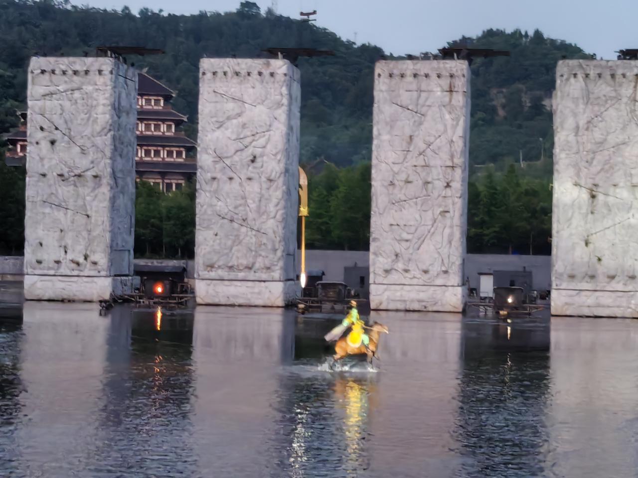 人生最大的公平是什么?
生和死是绝对公平的，然而人生的历程却各不相同。既然来到了