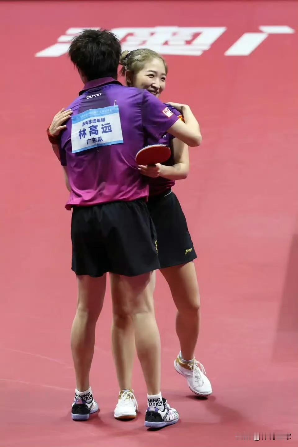 刘诗雯林高远夺冠：让老球迷明白了3 件事

第一件事，其实林高远不是不行，而是缺