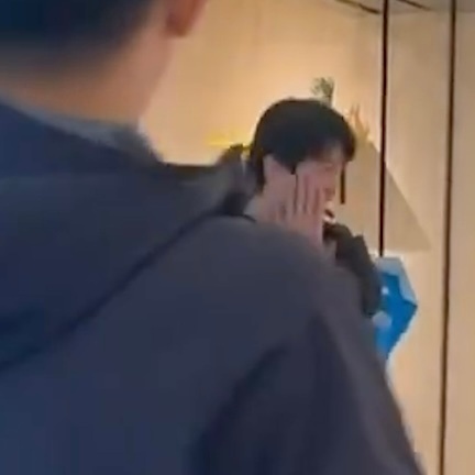 汪顺 小顺纸害羞的时候会把脸捂起来完全是种卡通行为，萌崩溃了。。。 