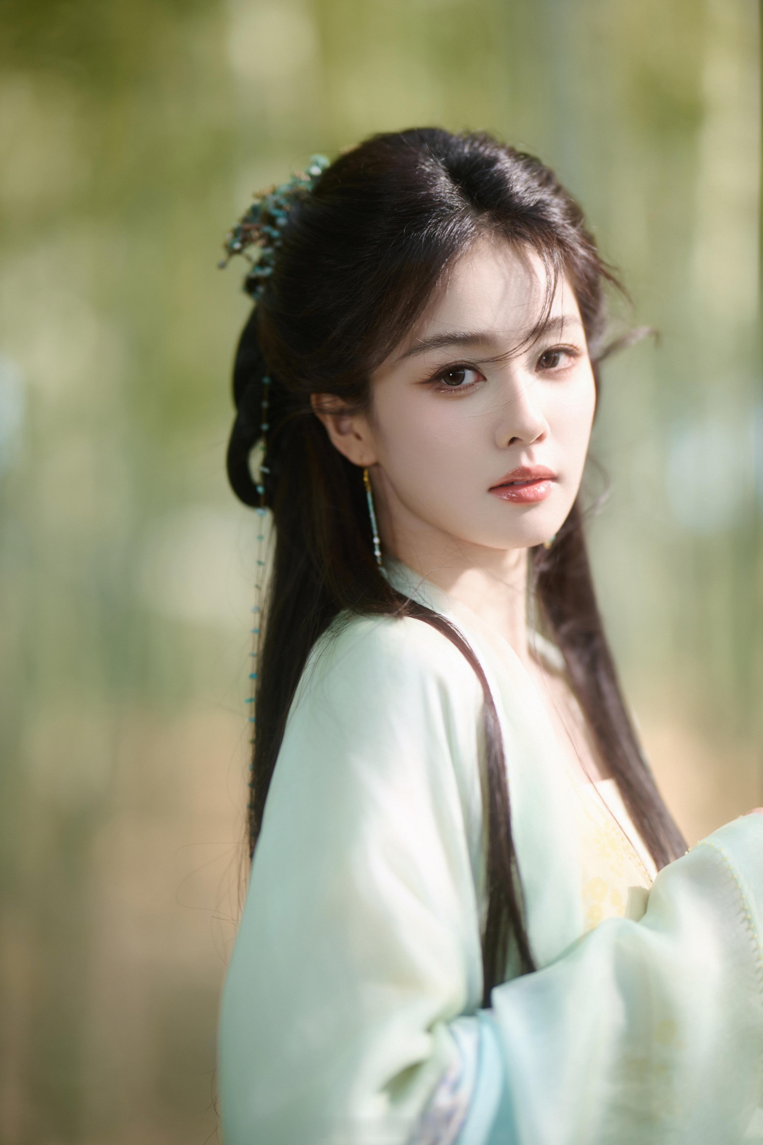 白鹿浙江卫视跨年晚会造型出图了！白鹿古装就是好看！白鹿年度总结plog 明星跨年