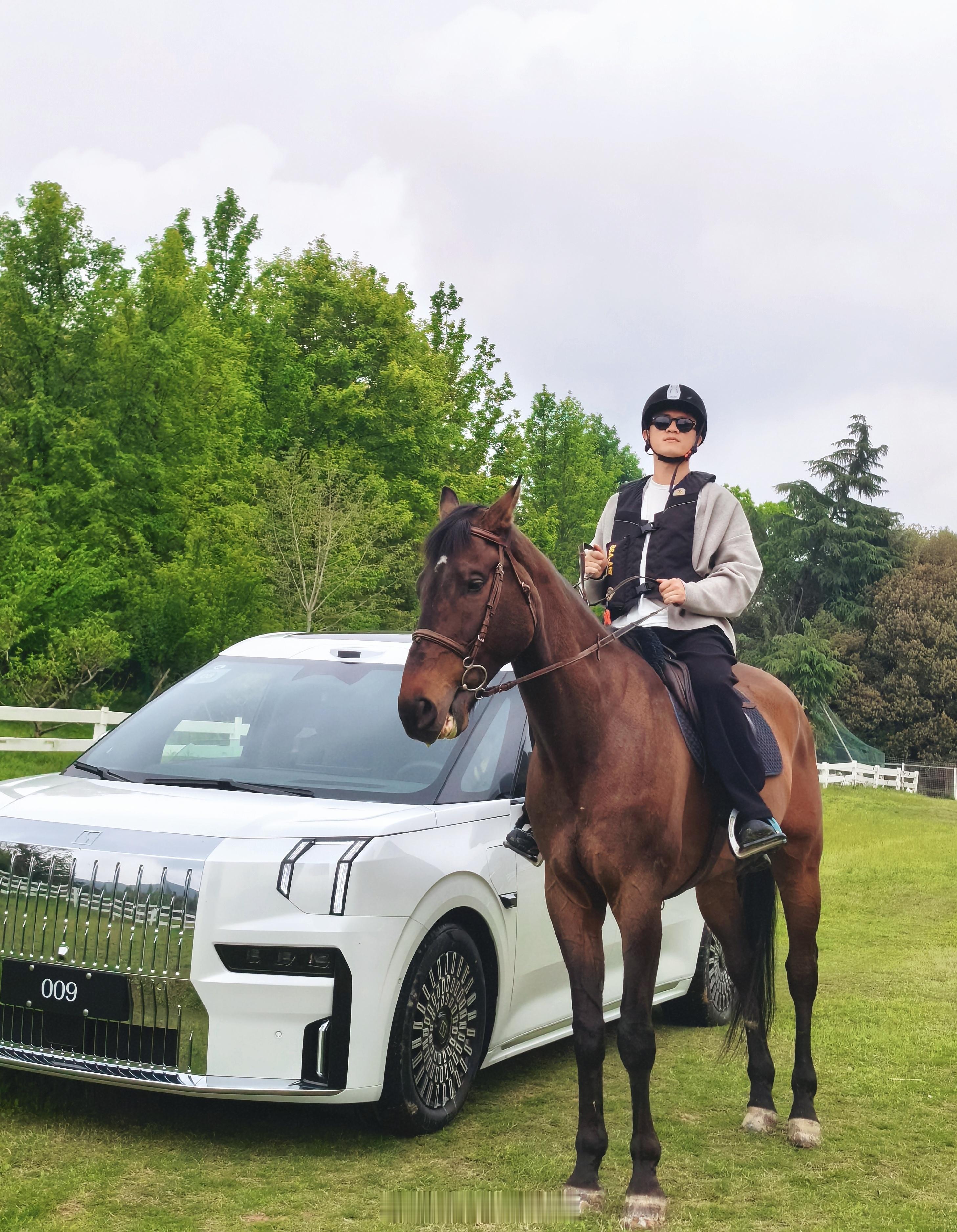 “鲜衣怒马少年时，不负韶华行且知”焕新极氪009 苏州