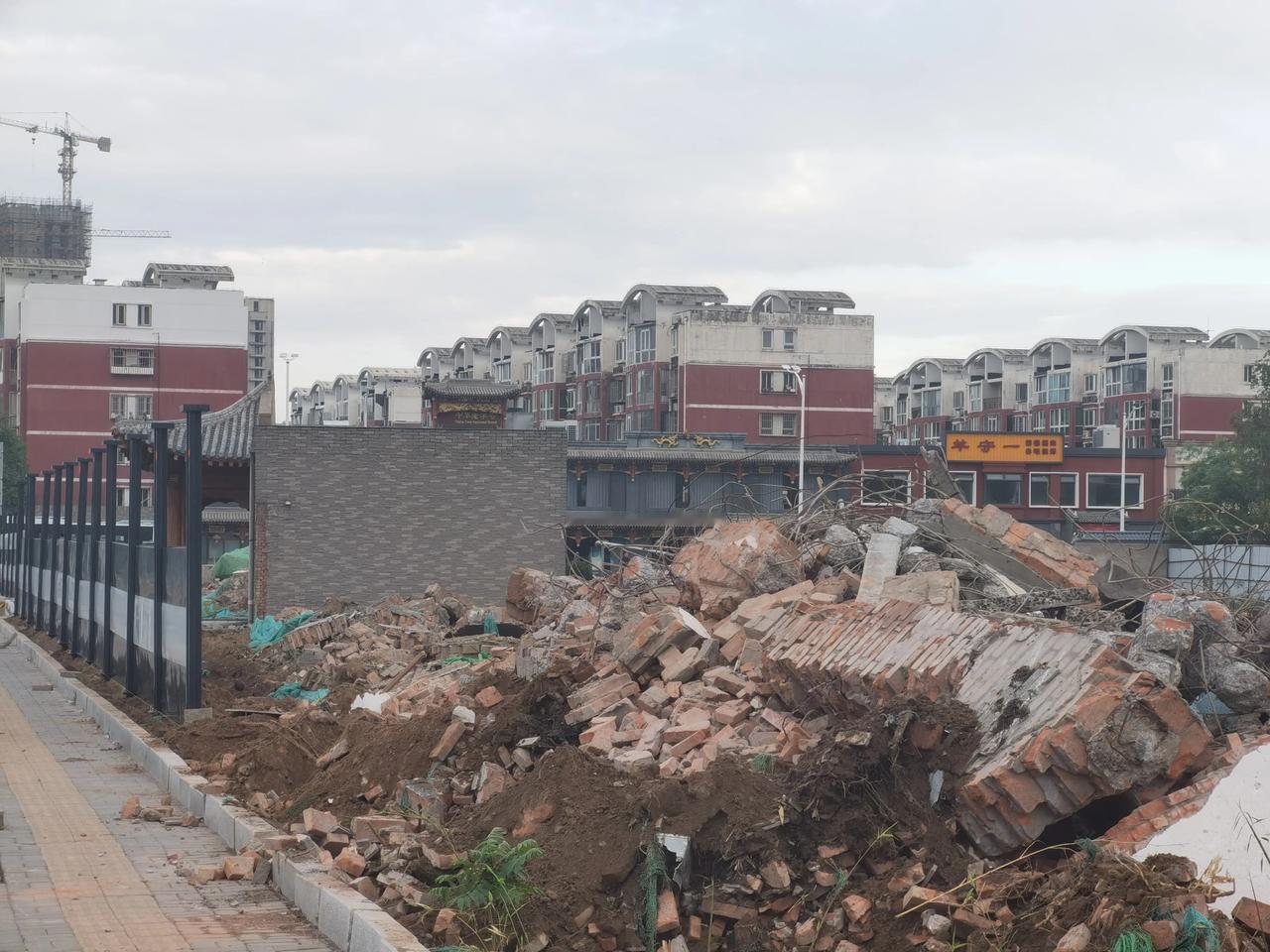 陈列馆路旁边的工地是做什么的[作揖]