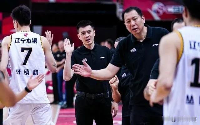 曝杨鸣、吴乃群回归辽宁男篮！

据辽宁知名博主“导演我躺哪”爆料，此前与辽宁益胜