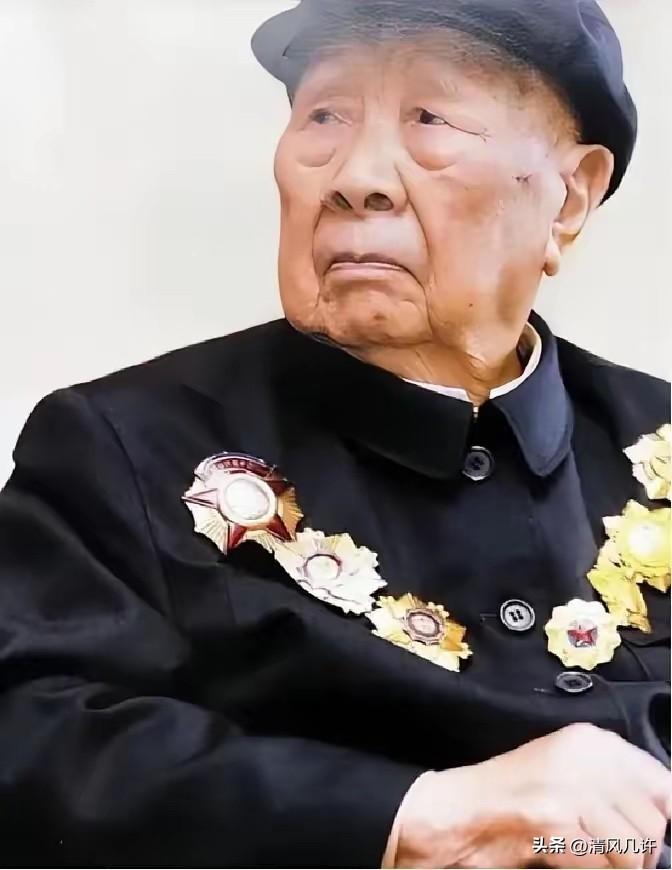 1984年，曾思玉退休后，到大连一水库钓鱼，钓着钓着，水库负责人走了过来，说：“