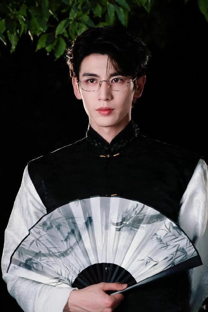 疑似石家庄音乐节拟邀张凌赫张凌赫或将参加石家庄音乐节陆续有爆料传出石家庄音乐节拟