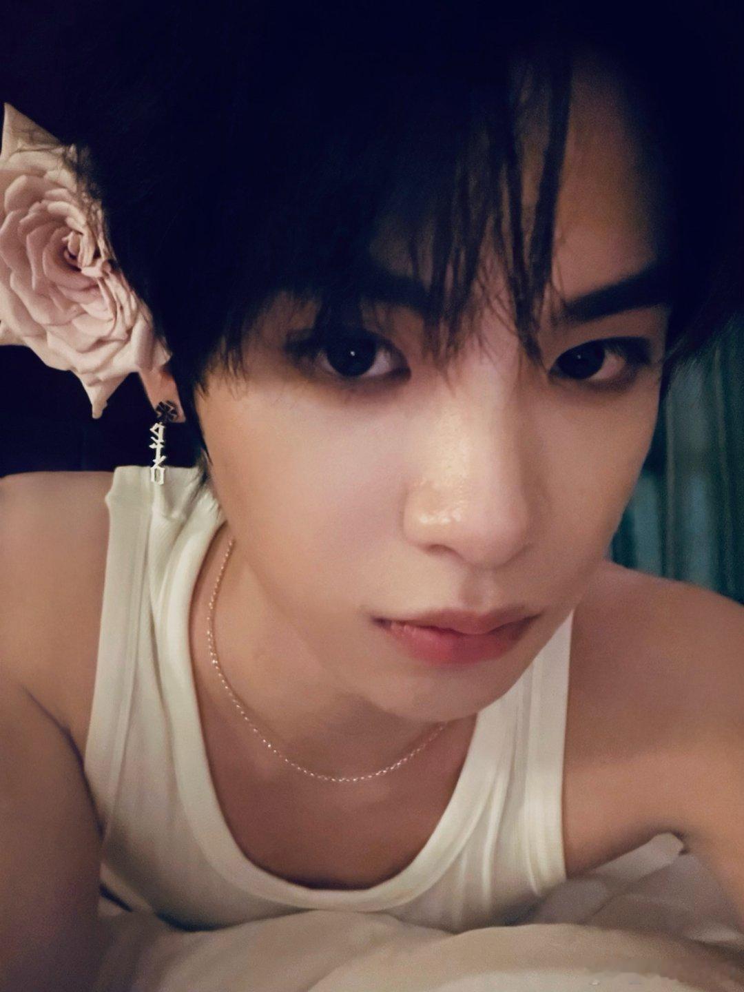 黄明昊 hmh黄明昊闪光时刻 hmh黄明昊贾想世界演唱会 hmh黄明昊海澜之家元