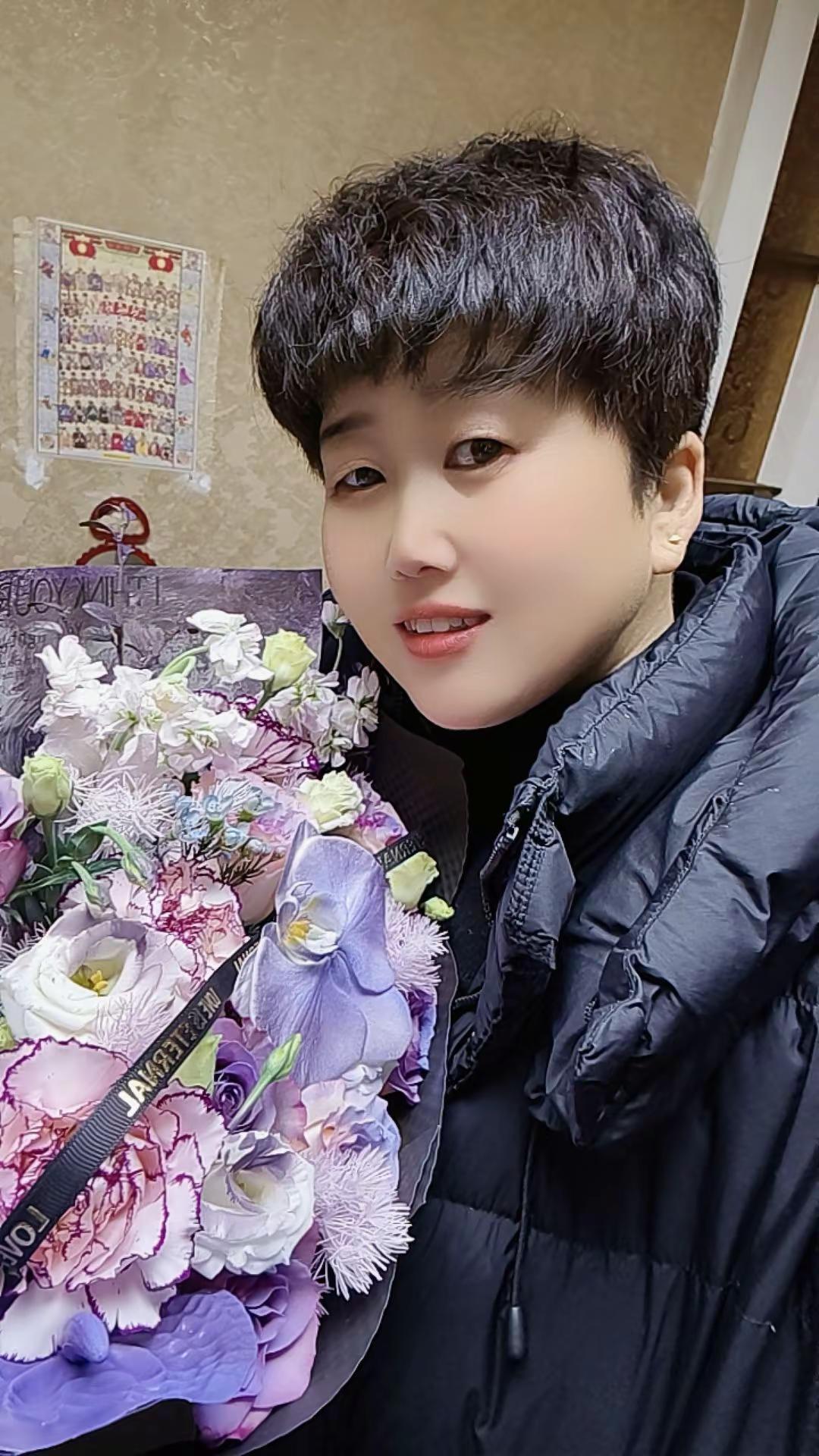 祝女神们，节日快乐。