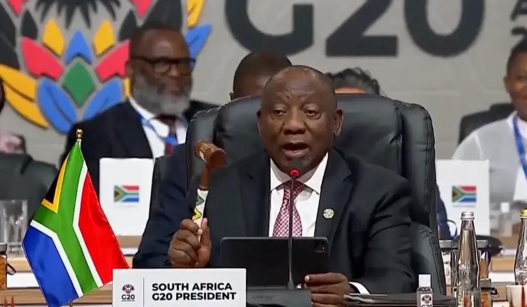 快讯！快讯！
 
南非总统拉马福萨突然宣布了本次G20峰会闭幕。
 
会场里，主