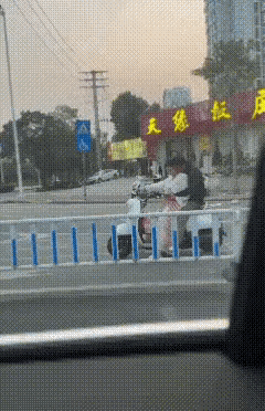 你俩要不换个地方