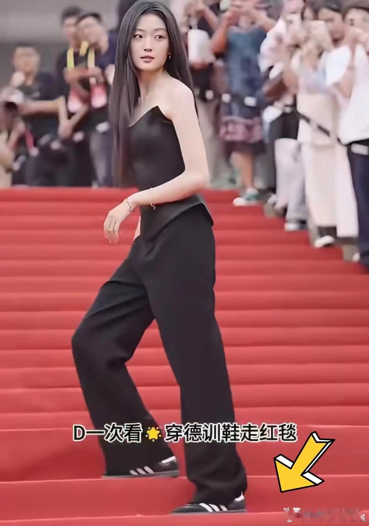 别再夸孙千了，穿着德训鞋走红毯不是因为她胆大，要看给她的是啥舞台！2026年FI
