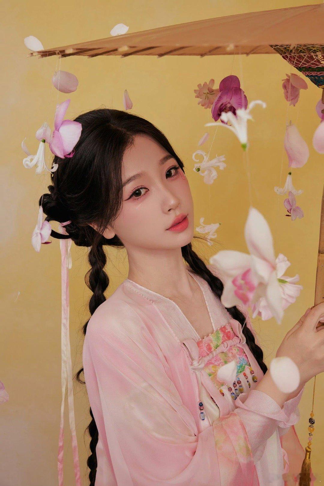 #虞书欣今日扫楼造型#人面桃花相交映，桃花飘零，桃花映，桃花深处，桃花梦，梦里桃