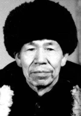 1938年，因为我军优待俘虏的政策，两个日本军官有恃无恐，竟然还敢出口辱骂我军士