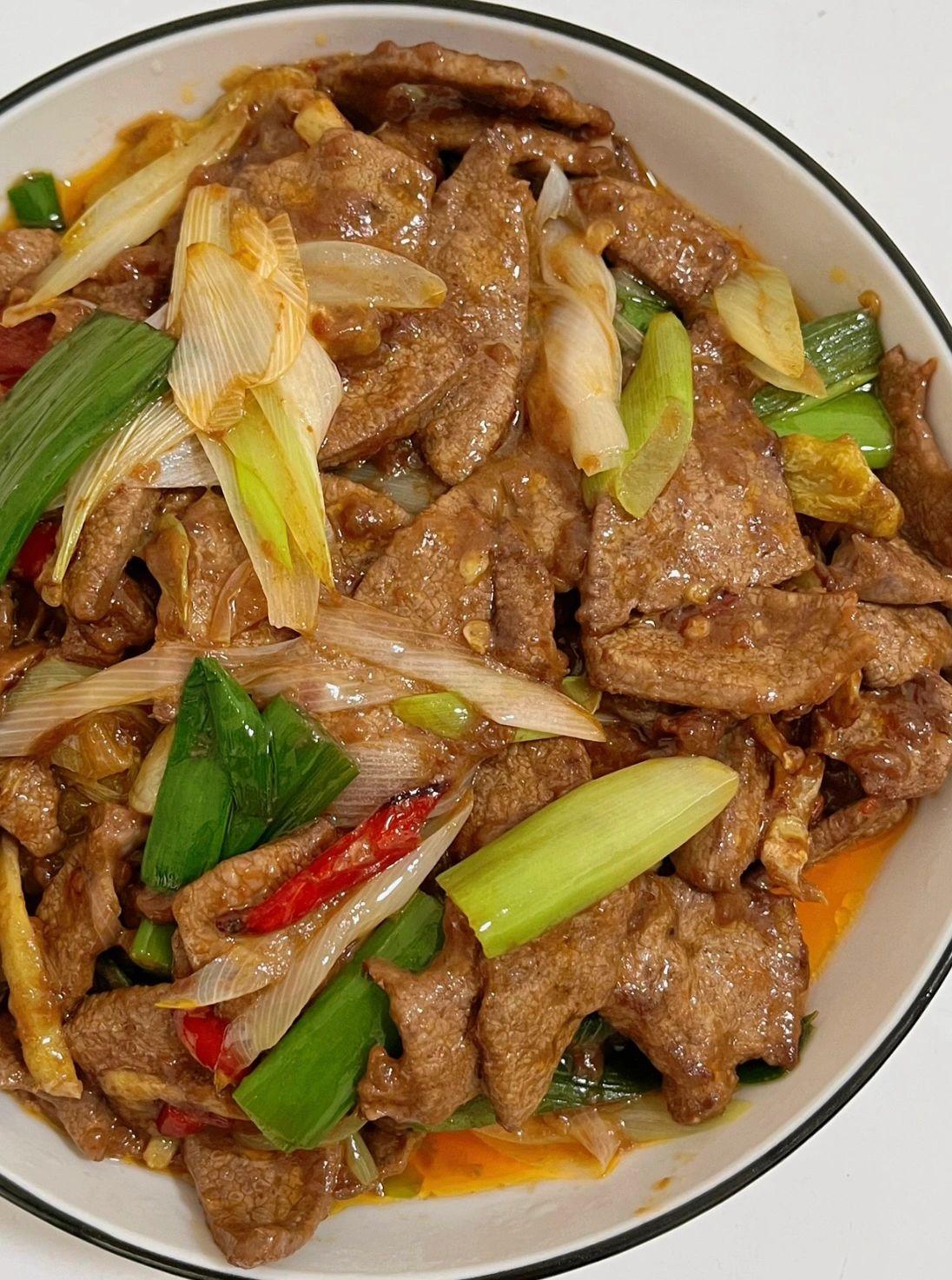 爆炒猪肝～香辣入味，巨巨巨…下饭
这道菜使出了我的看家本领，猪肝香辣，不腥不柴，