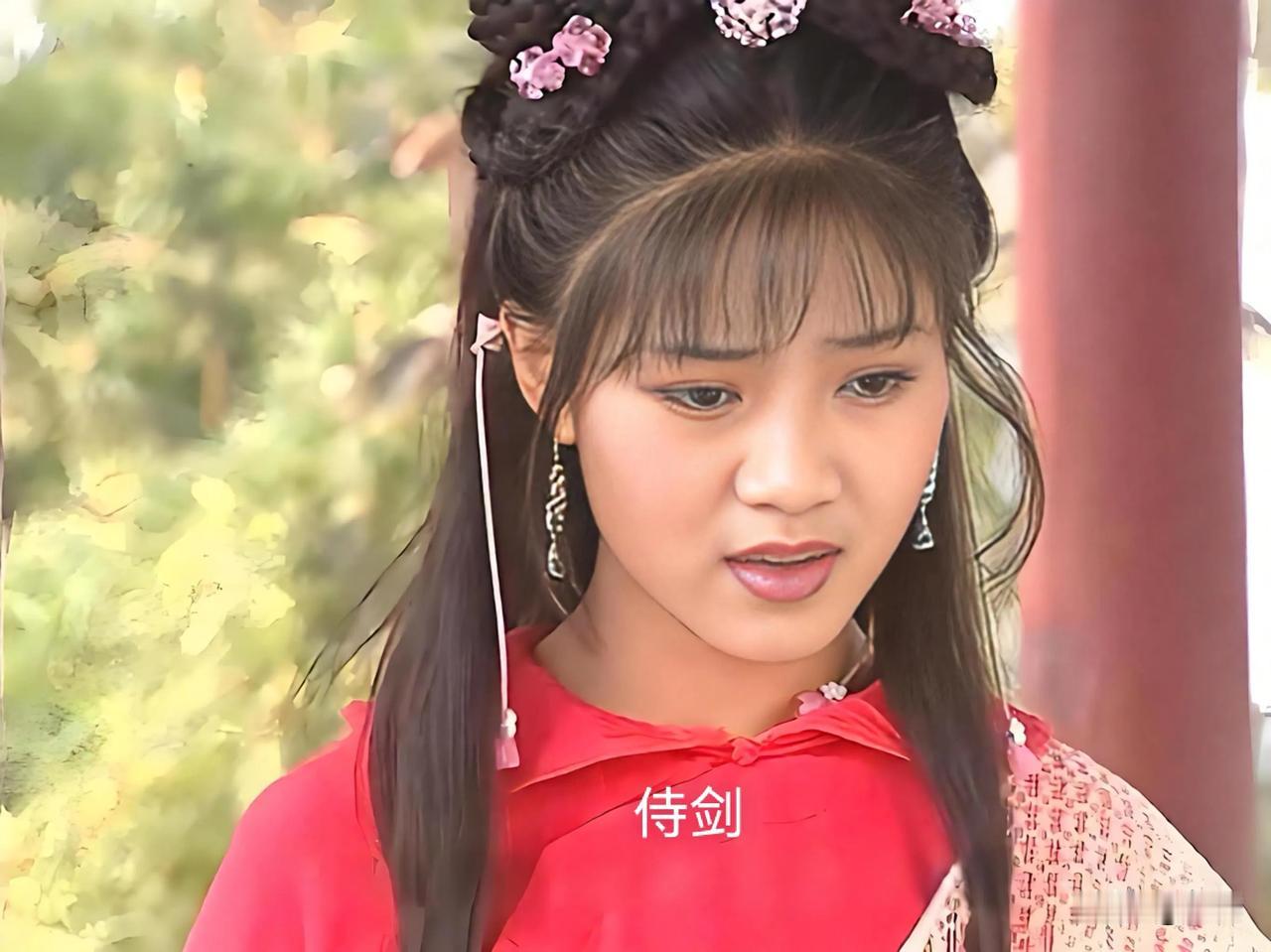 看惯了邓家佳的小姨妈“唐悠悠”，那你有没有看过她的古装电视剧呢？
《侠客行》中的
