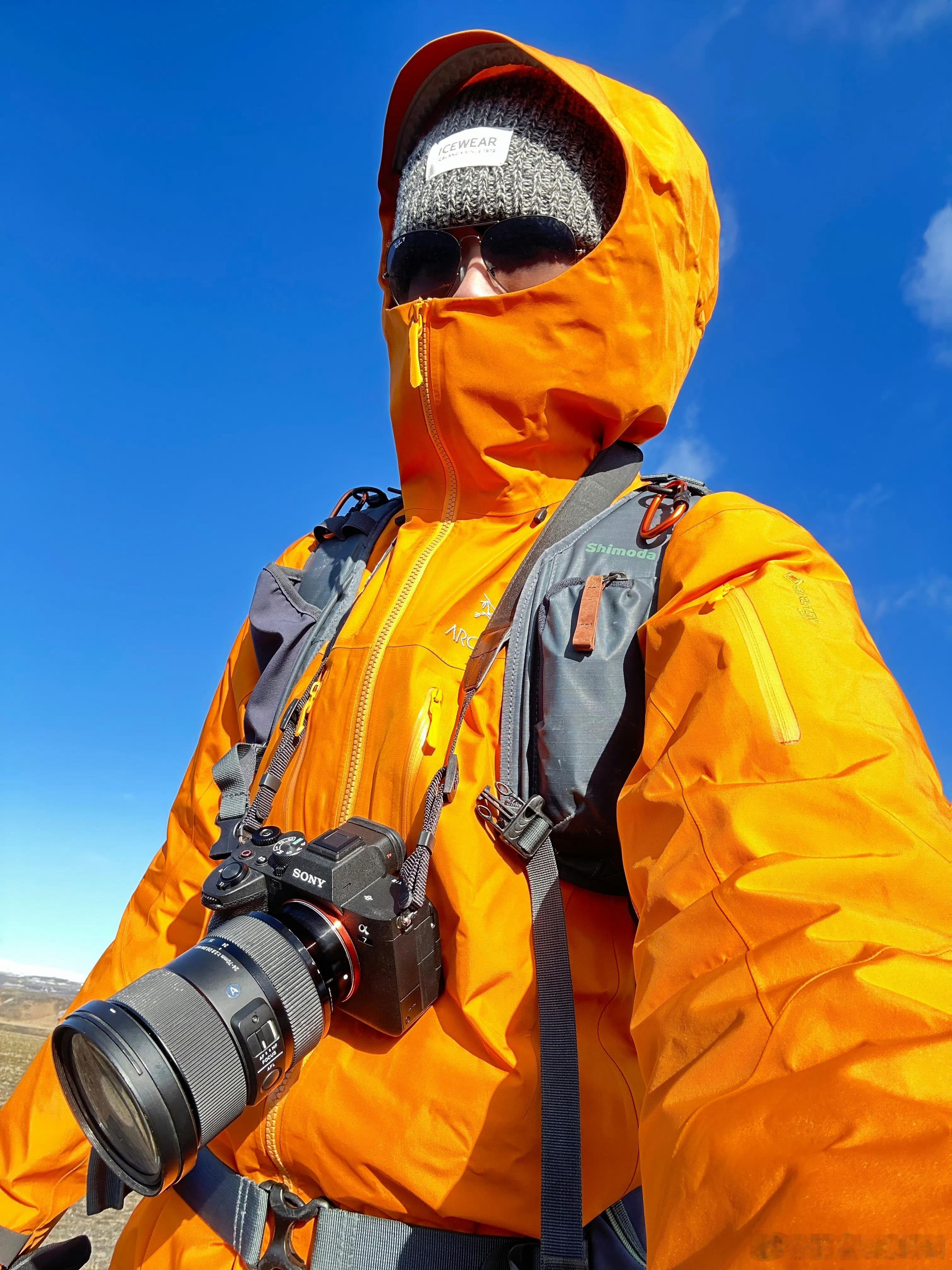 三明治穿衣法 其实就是户外的这种分层穿衣法，贴身层穿保暖内衣，中间层穿羽绒服，最