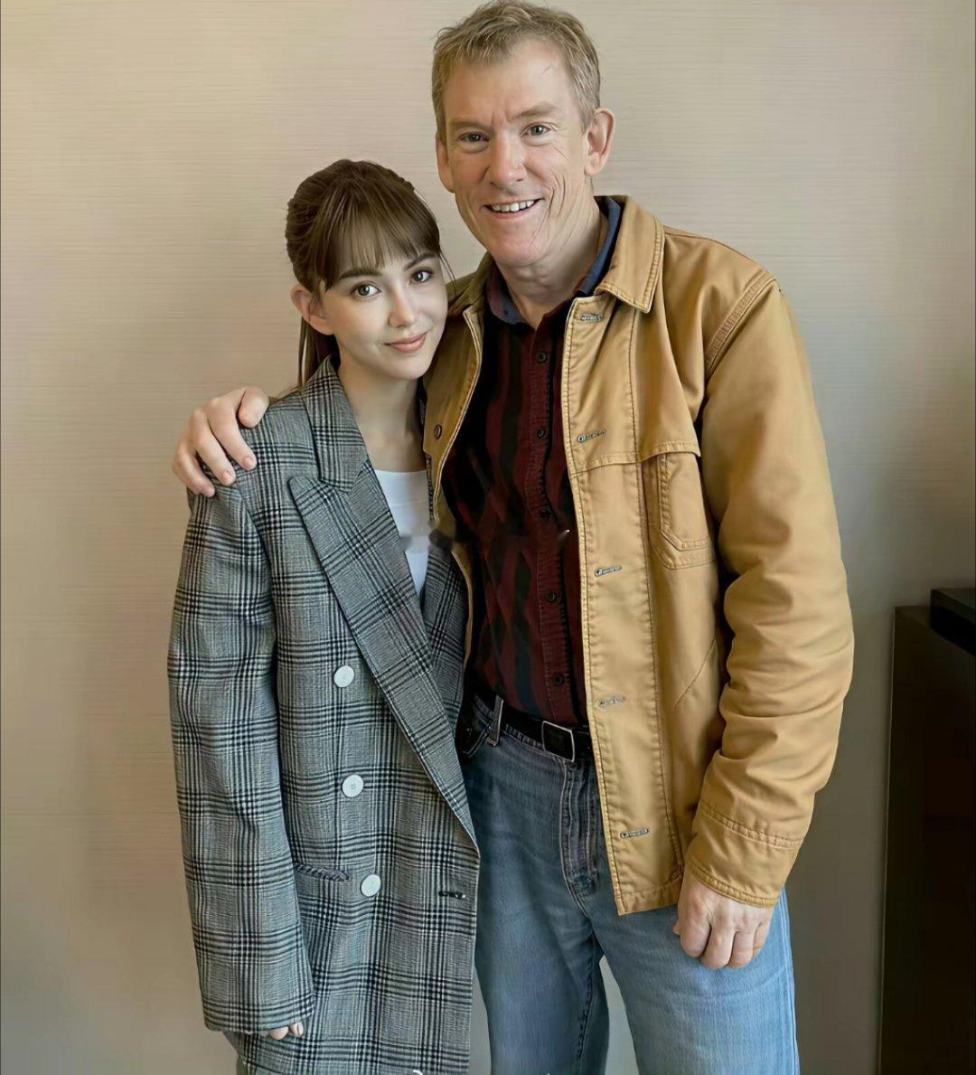 昆凌的爸爸居然是外国人吗？ 